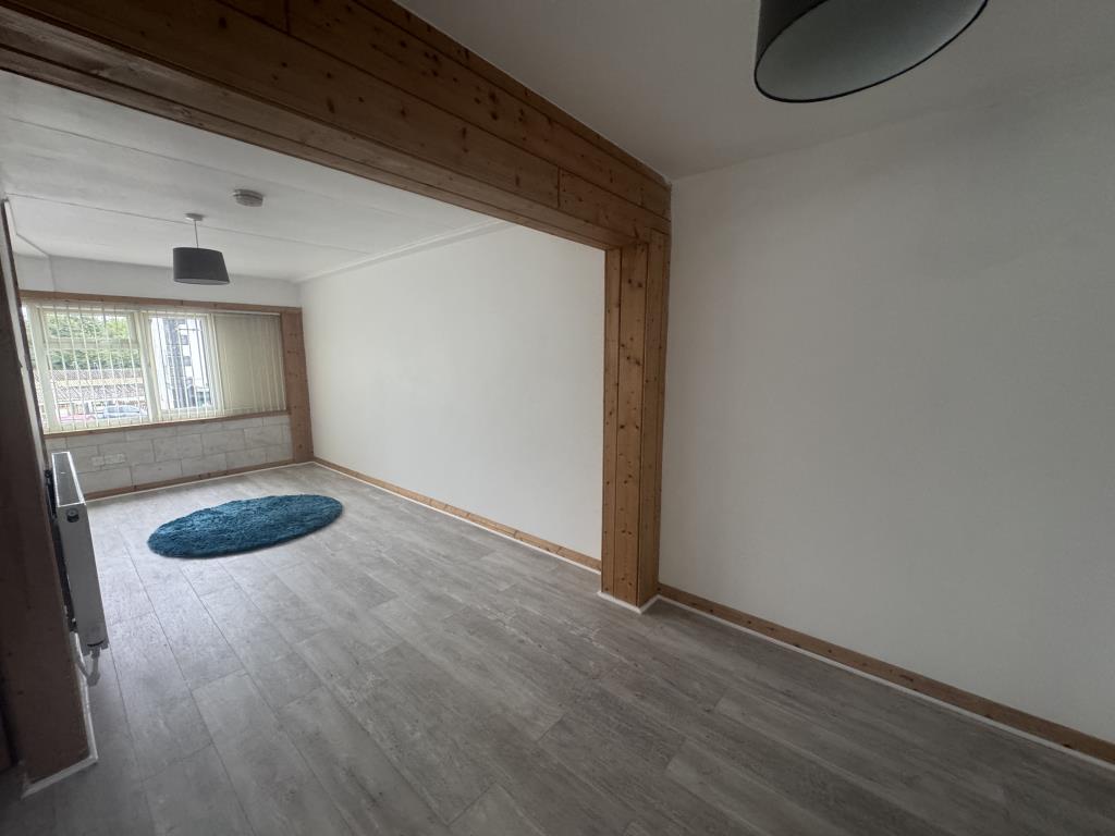 Lot: 32 - MIXED USE PROPERTY WITH PLANNING PERMISSION FOR RESIDENTIAL - First floor living space